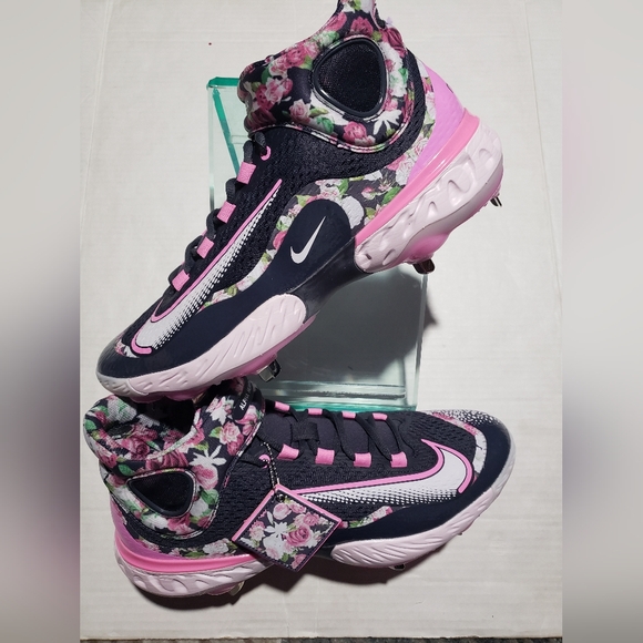 Rare Nike Mothers day baseball cleats sz 12.5.